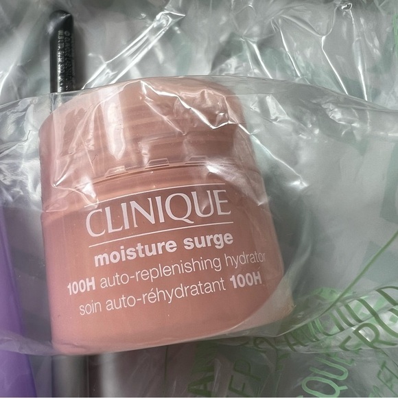 Clinique Gift Set (Makeup remover, Replenishing hydrator, Quickliner eyeliner) - Picture 7 of 7